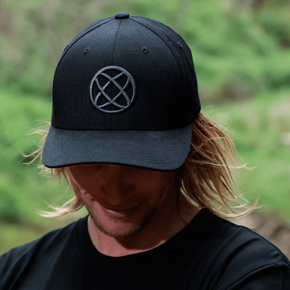 Flexfit black cap sales
