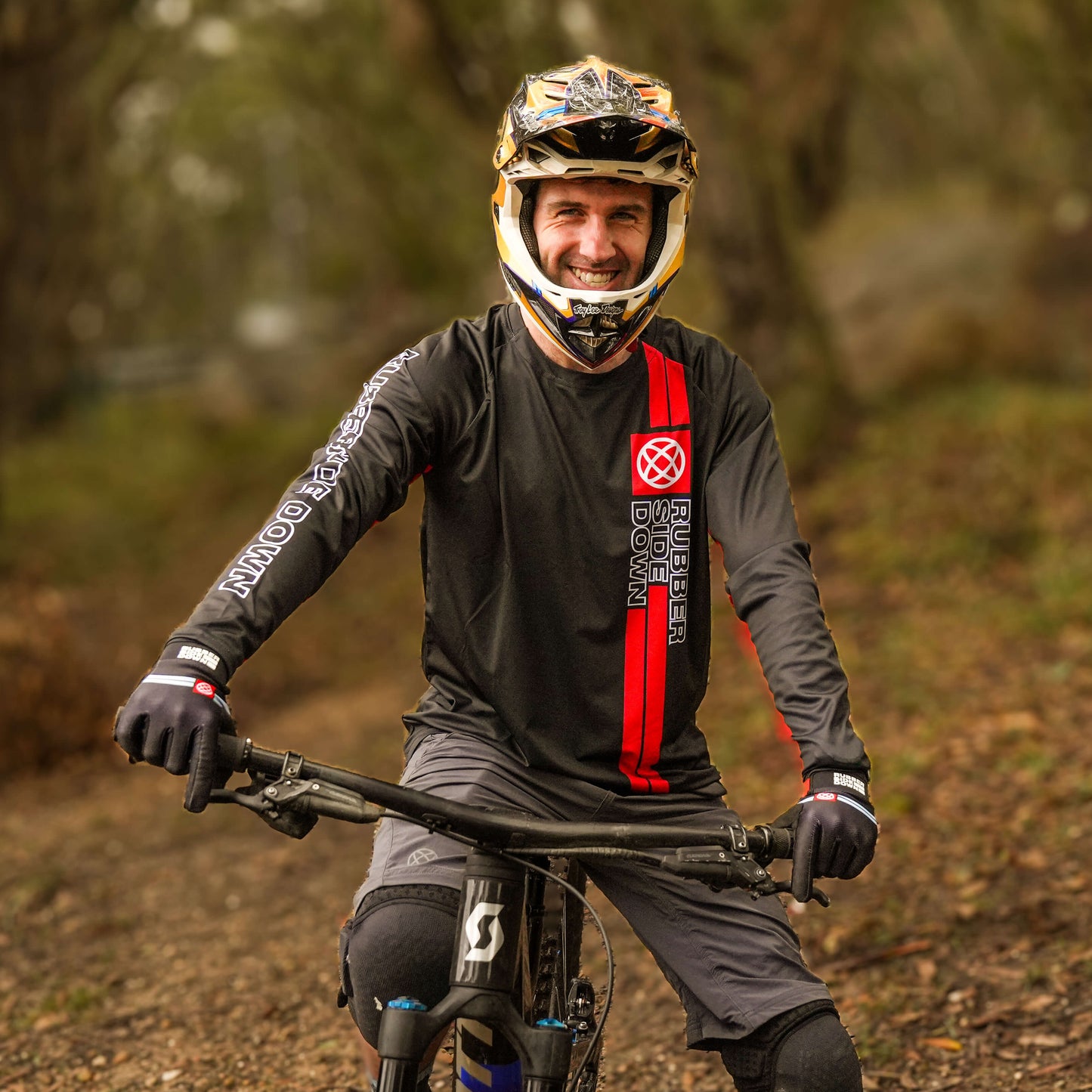 [Black] Male rider in black RSD kit on mountain bike